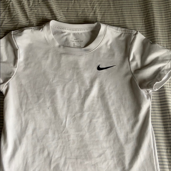 White nike tee - Picture 2 of 4